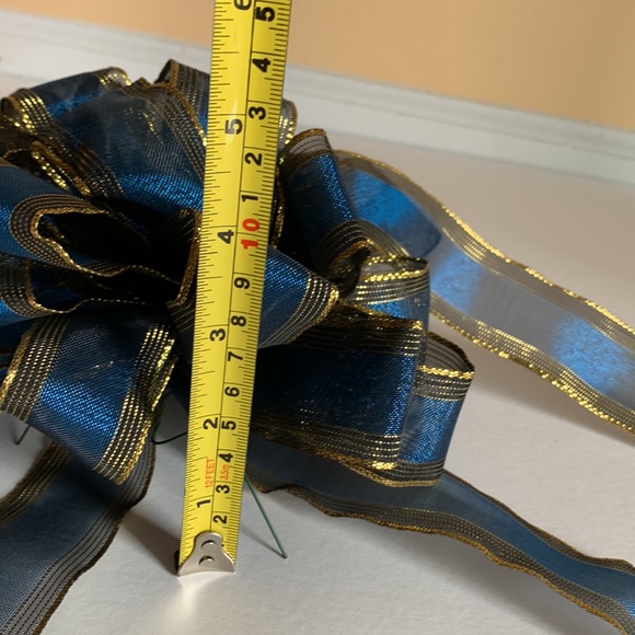 Hand crafted bow for wreaths, gifts, etc - Picture 5 of 10